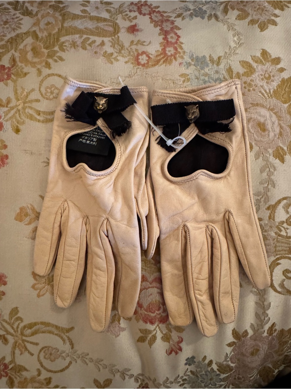 Gucci Nappa  Leather New Gloves Size Small Pale Pink